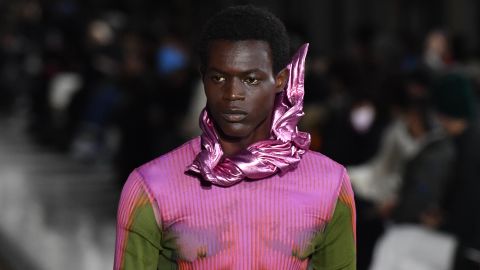 PARIS, FRANCE - JANUARY 19: (EDITORIAL USE ONLY - For Non-Editorial use please seek approval from Fashion House) A model walks the runway during the Y/Project Menswear Fall/Winter 2022-2023 show as part of Paris Fashion Week on January 19, 2022 in Paris, France. (Photo by Stephane Cardinale - Corbis/Corbis via Getty Images)