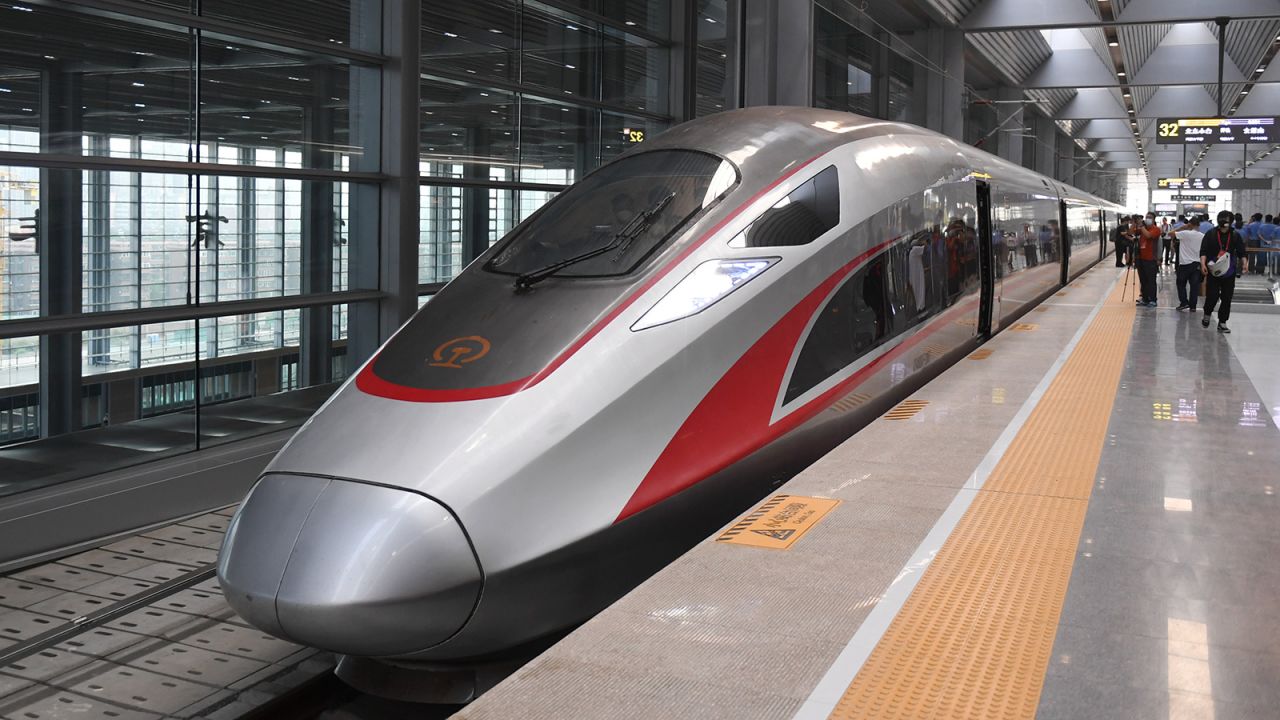 Beijing Fengtai: Asia's largest train station reopens following huge ...