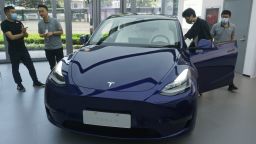 HANGZHOU, CHINA - JUNE 19: Customers purchase Tesla vehicles at a Tesla store on June 19, 2022 in Hangzhou, Zhejiang Province of China. (Photo by Long Wei/VCG via Getty Images)