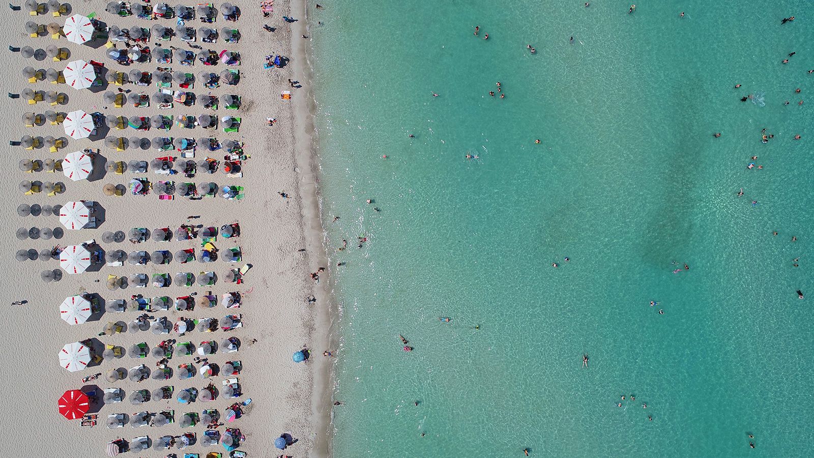 <strong>Nearby beaches:</strong> Alacati is just a short drive from the spectacular beaches along the Çeşme peninsula, including the stunning Ilica beach.