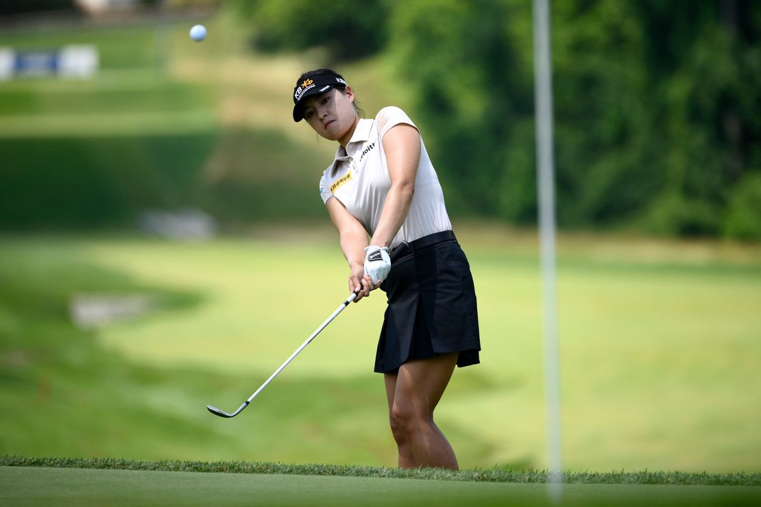 Chun chips on the 11th green during the third round.