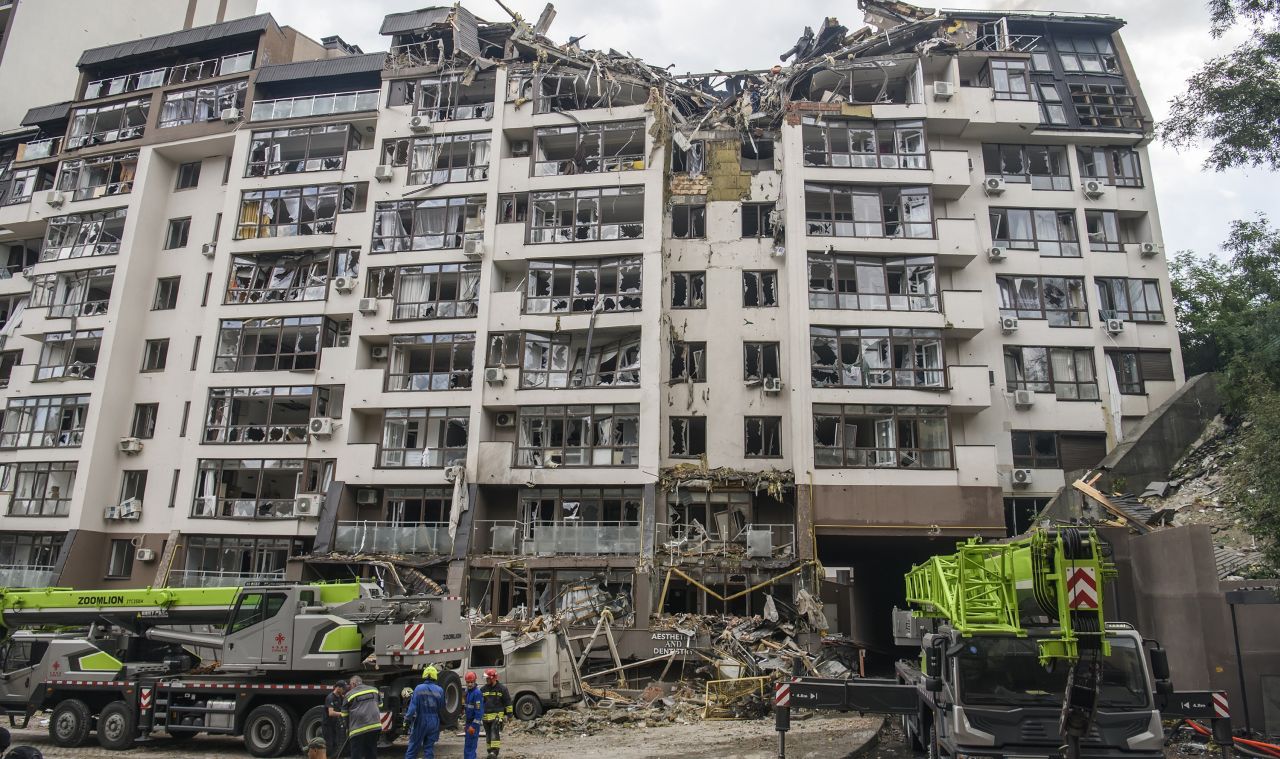 An apartment building in the Shevchenkivskiy district of Kyiv, Ukraine, is damaged during a Russian airstrike, on June 26. Several explosions rocked the west of the Ukrainian capital in the early hours of Sunday morning, with at least two residential buildings struck, according to Kyiv mayor Vitali Klitschko.   Zelensky says Russia waging war so Putin can stay in power &#8216;until the end of his life&#8217; 220627102536 04a ukraine gallery update