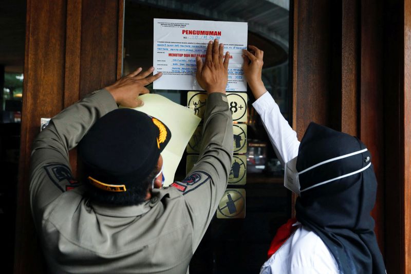 Indonesia Bar Workers Face Blasphemy Charges Over Free Drinks For ...