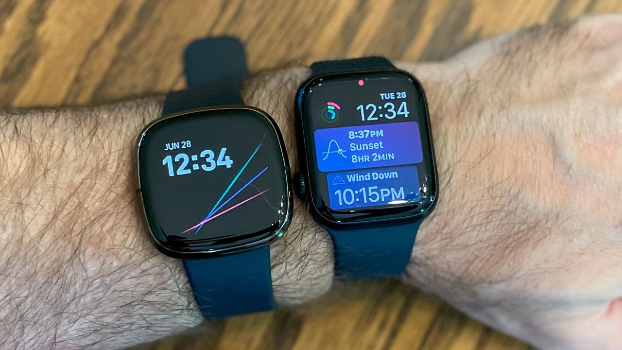 Apple Watch v Fitbit Sense-1