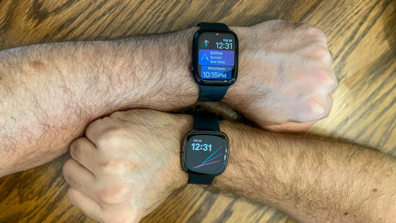 Apple Watch v Fitbit Sense-3