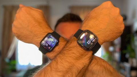 Apple Watch v Fitbit Sense-2