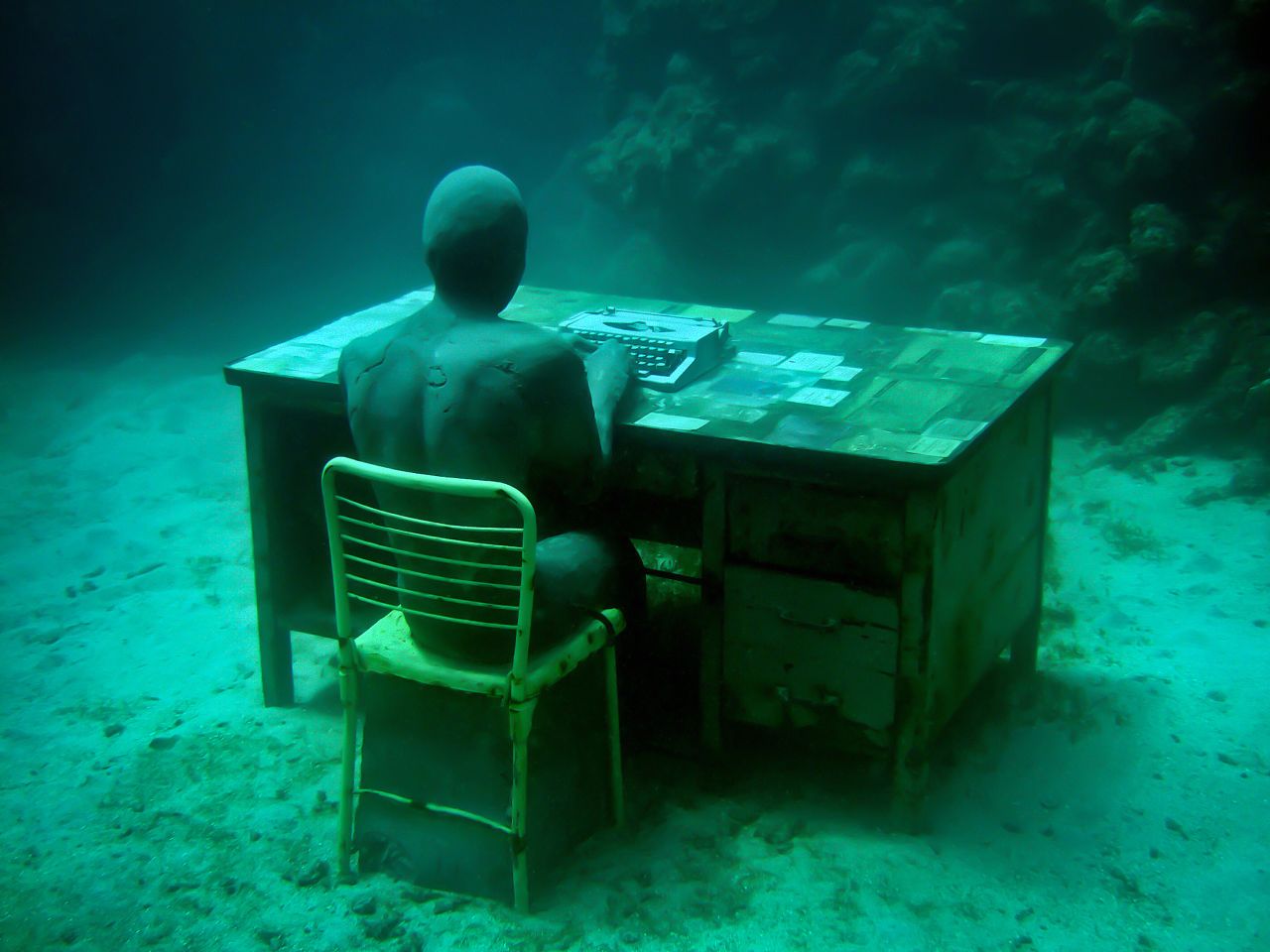 The Molinere Bay Underwater Sculpture Park is accessible by scuba diving or snorkeling, as well as glass-bottomed boats.