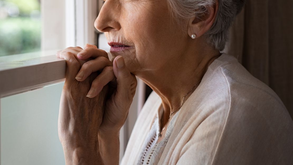 Women need to keep their cholesterol, blood sugar and blood pressure under control to lessen their risk for dementia, experts say.