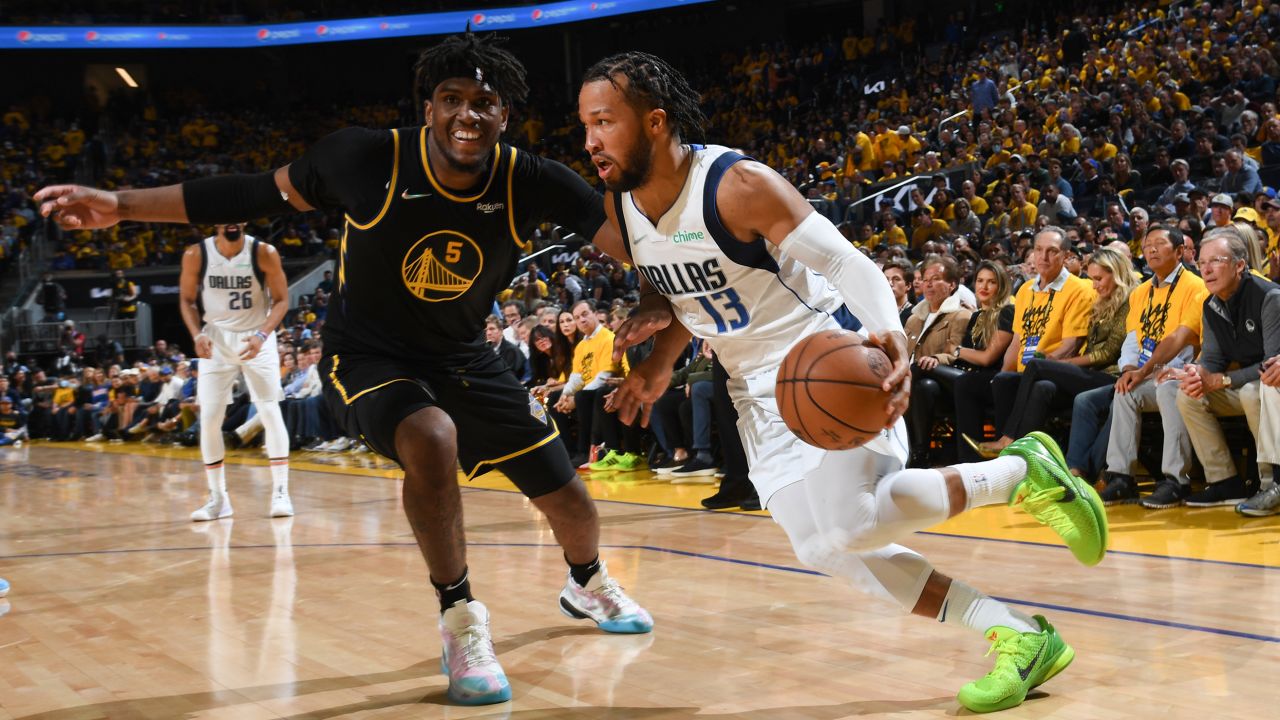 Brunson drives to the basket against the Golden State Warriors in Game 5 of the 2022 Western Conference Finals.