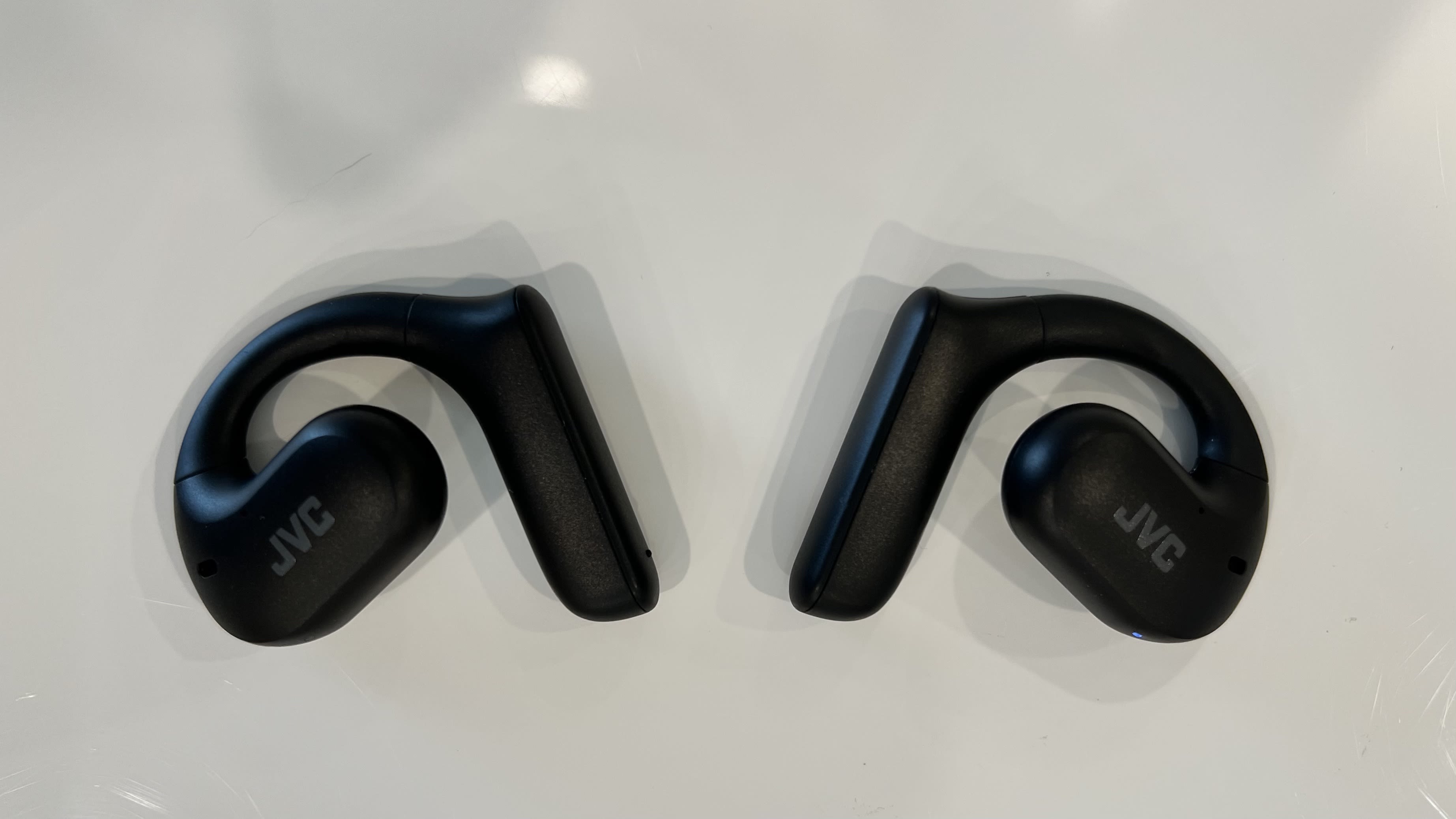 JVC Nearphones - Auriculares inalámbricos verdaderos de oreja abierta con  controladores grandes de 0.630 in para un sonido potente, uso de un solo
