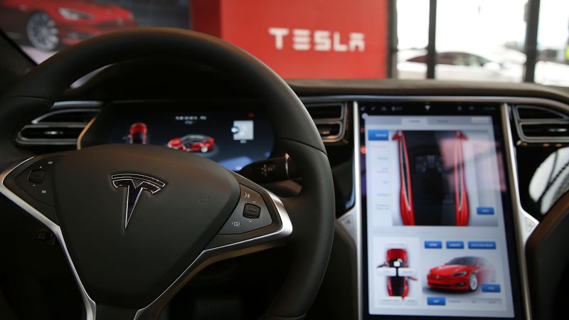 Tesla ‘full self-driving’ triggered an eight-car crash, a driver tells police | CNN Business