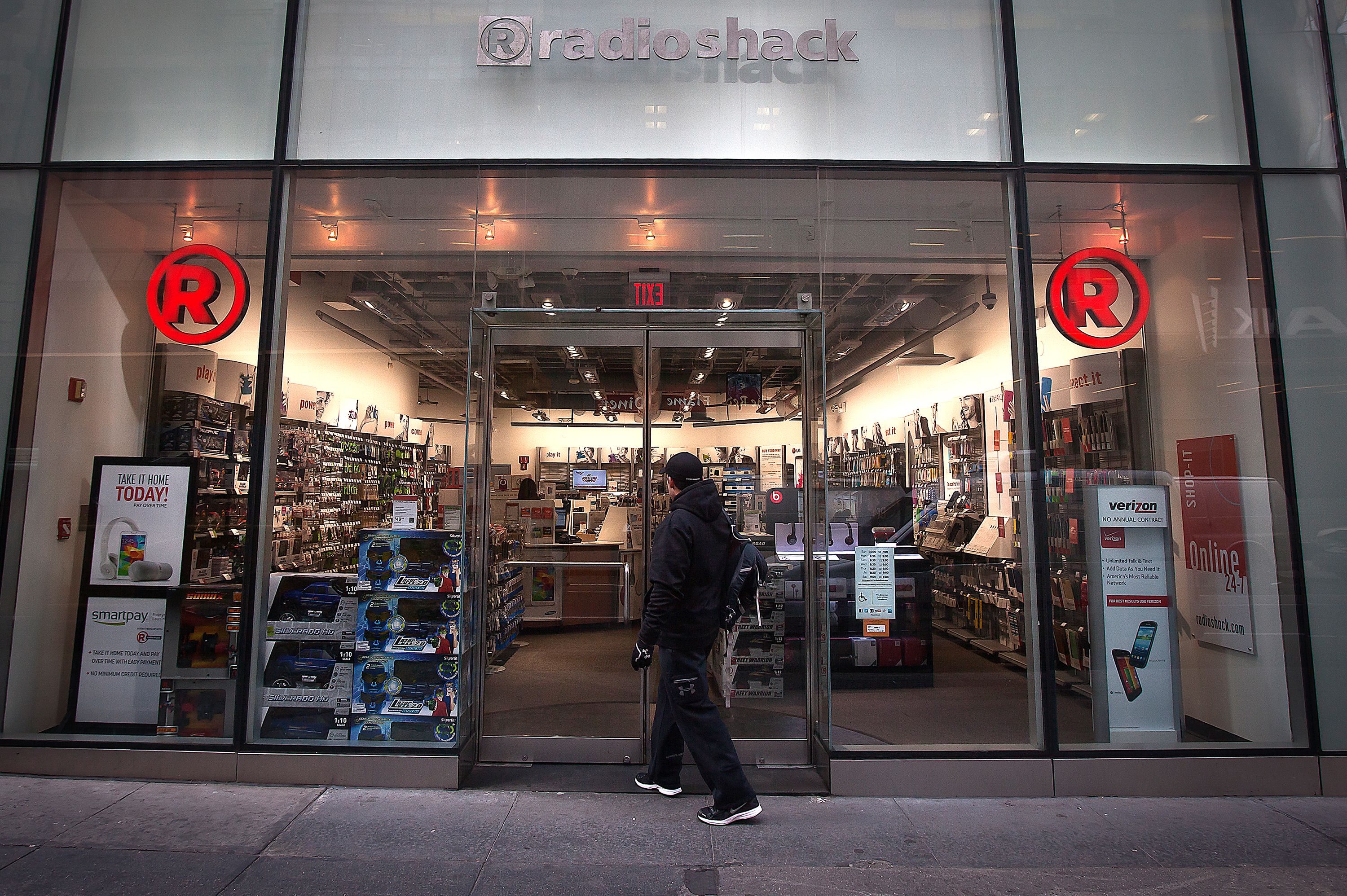 Owner of RadioShack, Pier 1 in danger of bankruptcy filing: sources