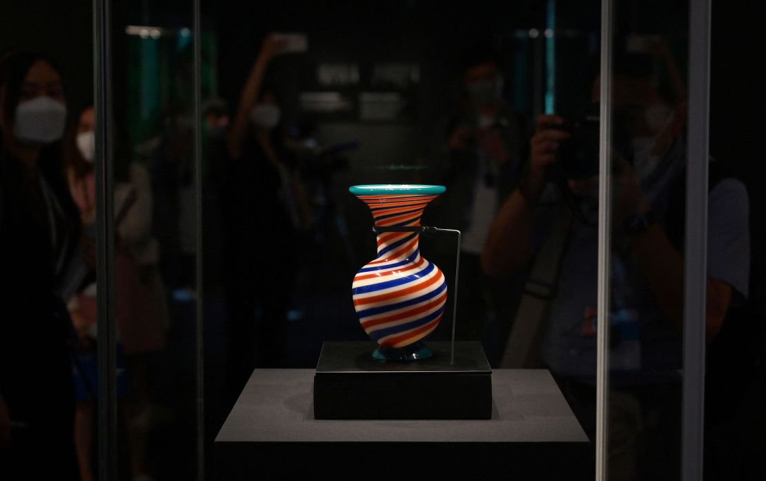 A glass vase, which looks surprisingly contemporary with its spiral pattern, showcases innovative techniques used during the Qing dynasty. 