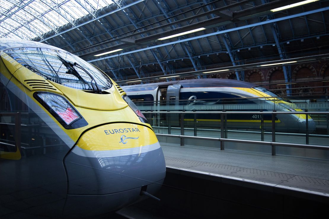 Eurostar trains from Paris to London won't be linked seamlessly to a new high speed north-south line being built in the UK.
