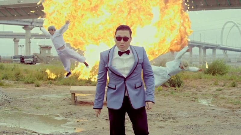 Video. Changing of the Guard play PSY's 'Gangnam Style' and BLɅϽKPIИK's  hits