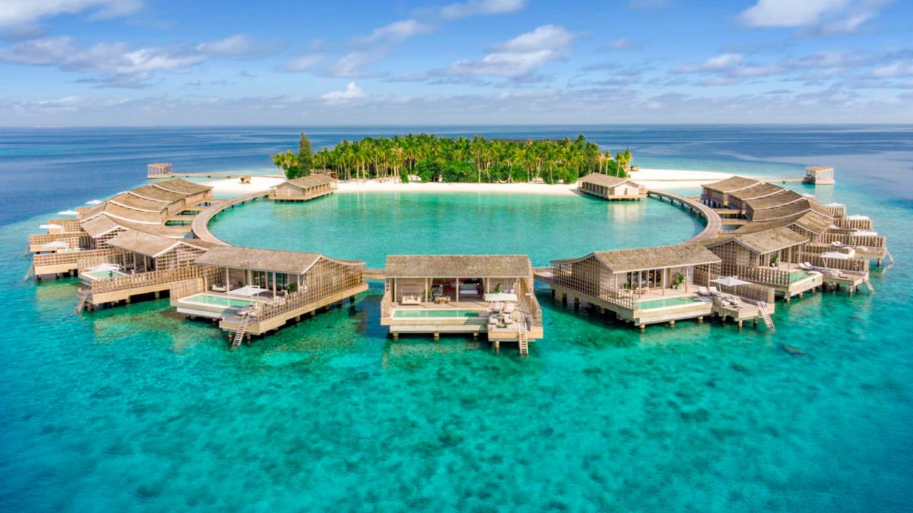 All 15 of Kudadoo's overwater residences are powered by solar panels.