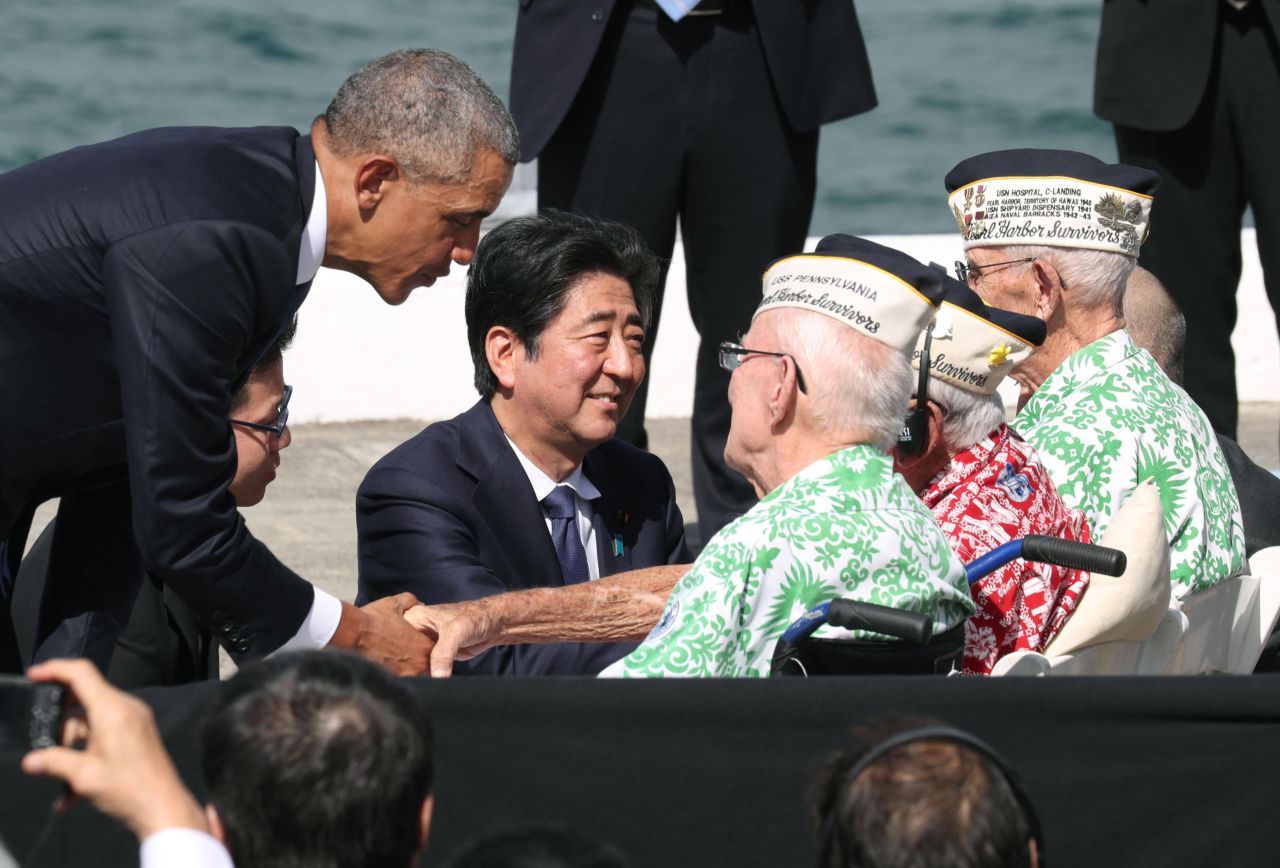 After giving speeches at Pearl Harbor in Hawaii in 2016, Abe and US President Barack Obama talk with veterans who survived the Japanese attack there in 1941. In the speech, Abe offered his "sincere and everlasting condolences" for those who died in the attack.