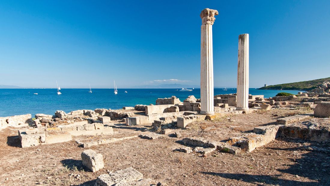 <strong>Tharros: </strong>Archaeology lovers will enjoy the pagan Giants' Trail in the eastern Sinis Peninsula. This path passes the lost Phoenician city of Tharros, its ruins dotting the landscape. 