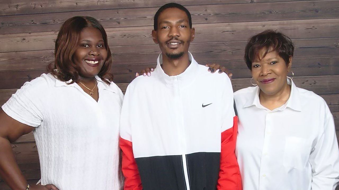 Jayland Walker poses with sister Jada, left, and his mother, Pamela, right.