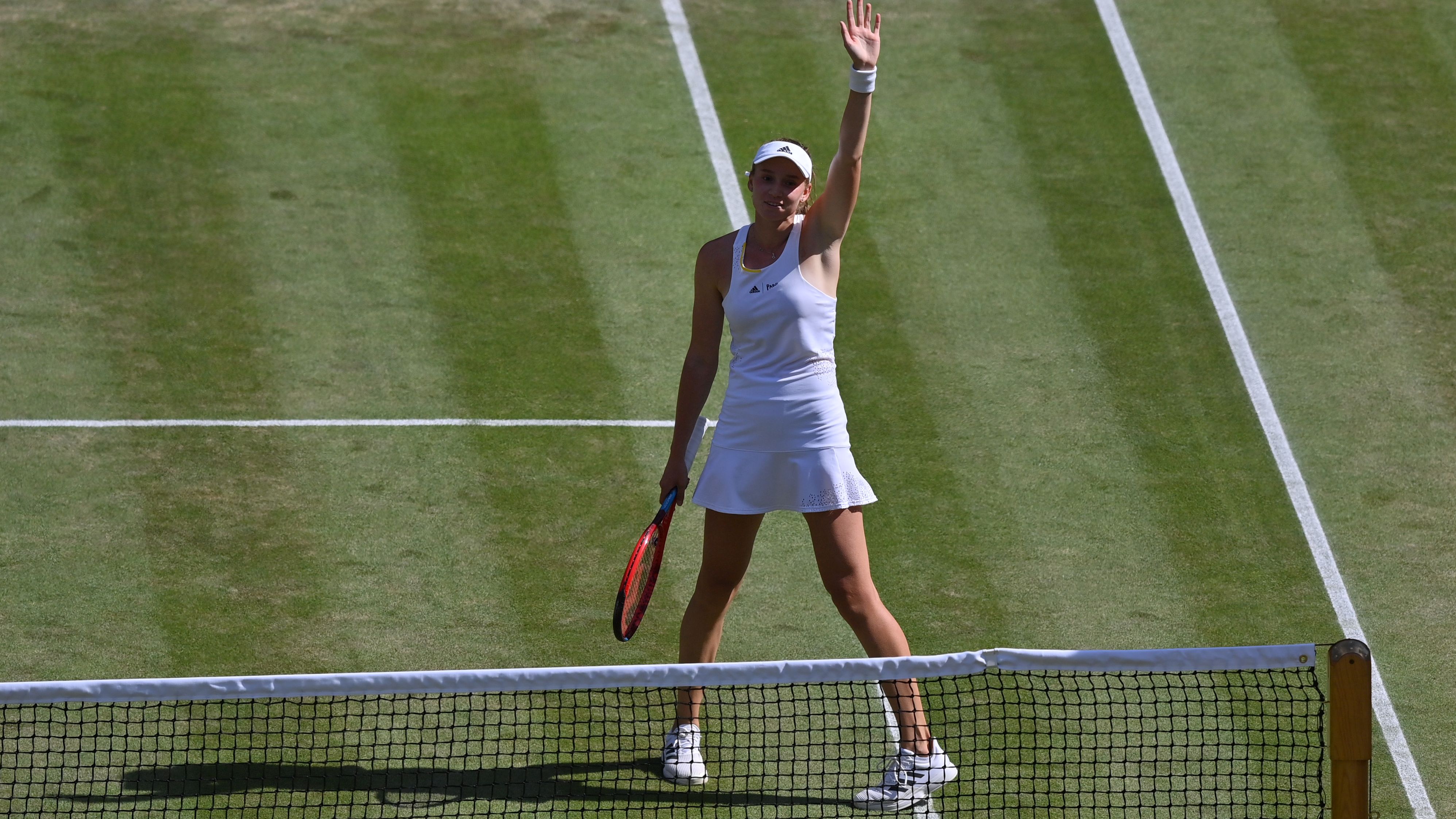 Теннис сетка уимблдон 2024. Elena Rybakina Wimbledon. Рыбакина. Лена Рыбакина Уимблдон. Уимблдон 1996 выбежавшая девушка.