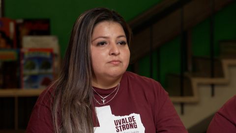 Le fils de Kassandra Chavez, AJ, avait encore le sang de quelqu'un d'autre sur le visage lorsqu'elle l'a retrouvé à l'hôpital.