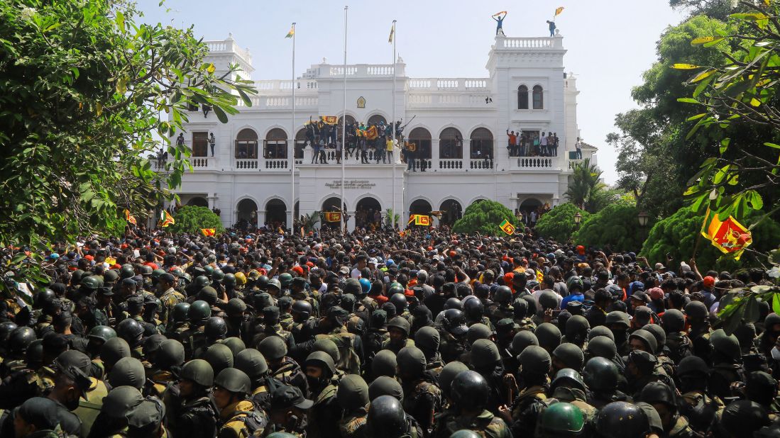Sri Lanka Prime Minister says he's willing to resign as protesters storm  President's residence