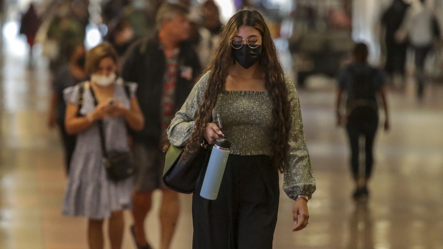 Covid mask LA airport 0712 RESTRICTED