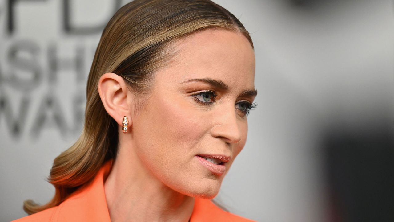 Emily Blunt Opens Up About Growing Up Stuttering Cnn