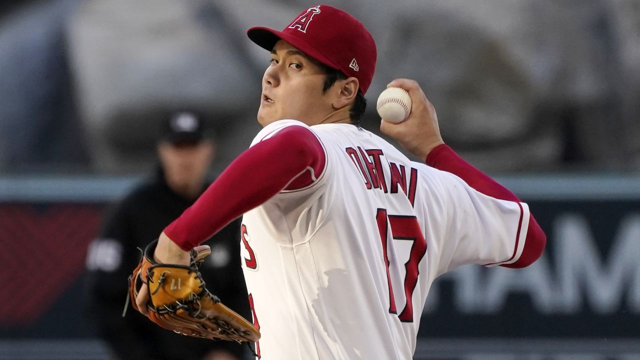 Ohtani throwing in the second inning against the Astros. 