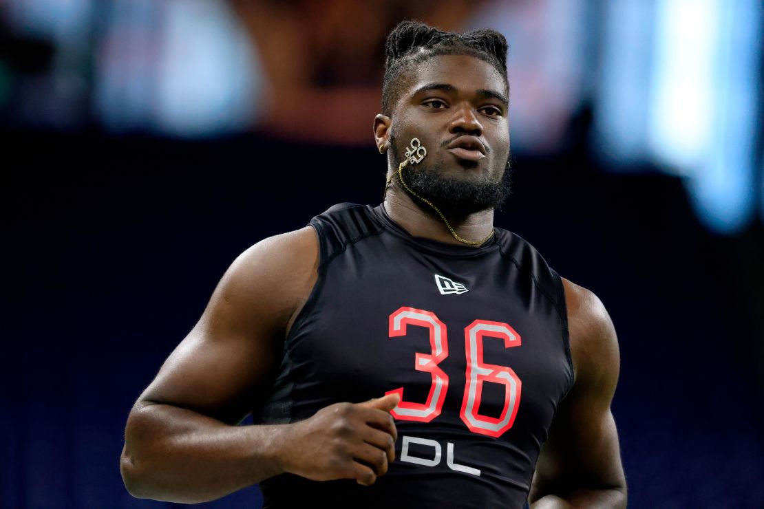 Ojabo runs the 40-yard dash during the 2022 NFL Combine at Lucas Oil Stadium. 