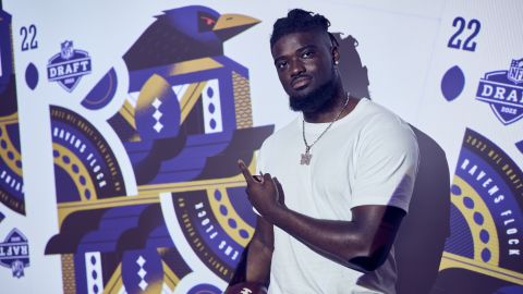 Ojabo points to the Ravens logo after being drafted. 