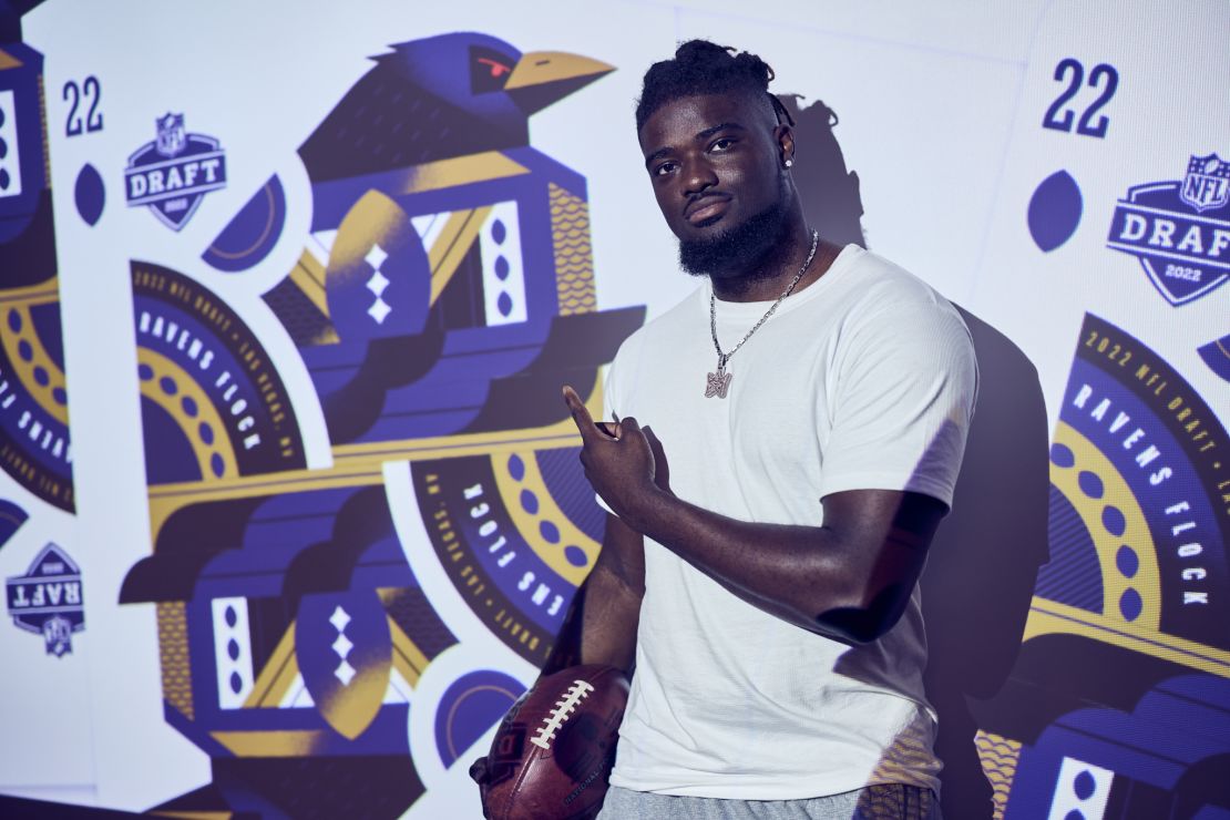 Ojabo points to the Ravens logo after being drafted. 