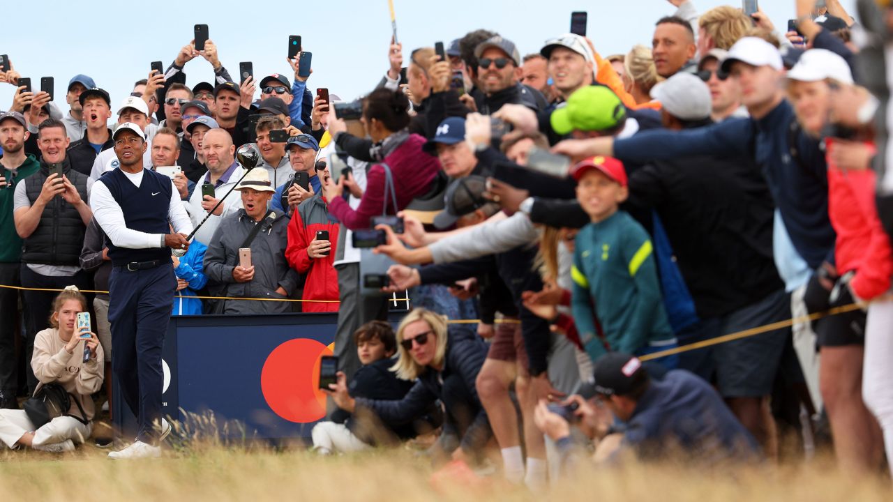 Woods was the center of attention at St. Andrews.