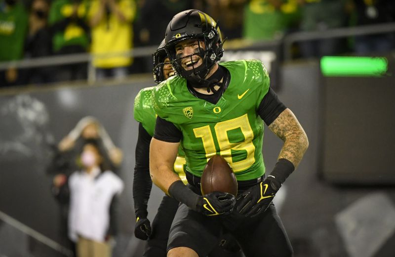 Spencer Webb University of Oregon football player dies from head injury after fall CNN