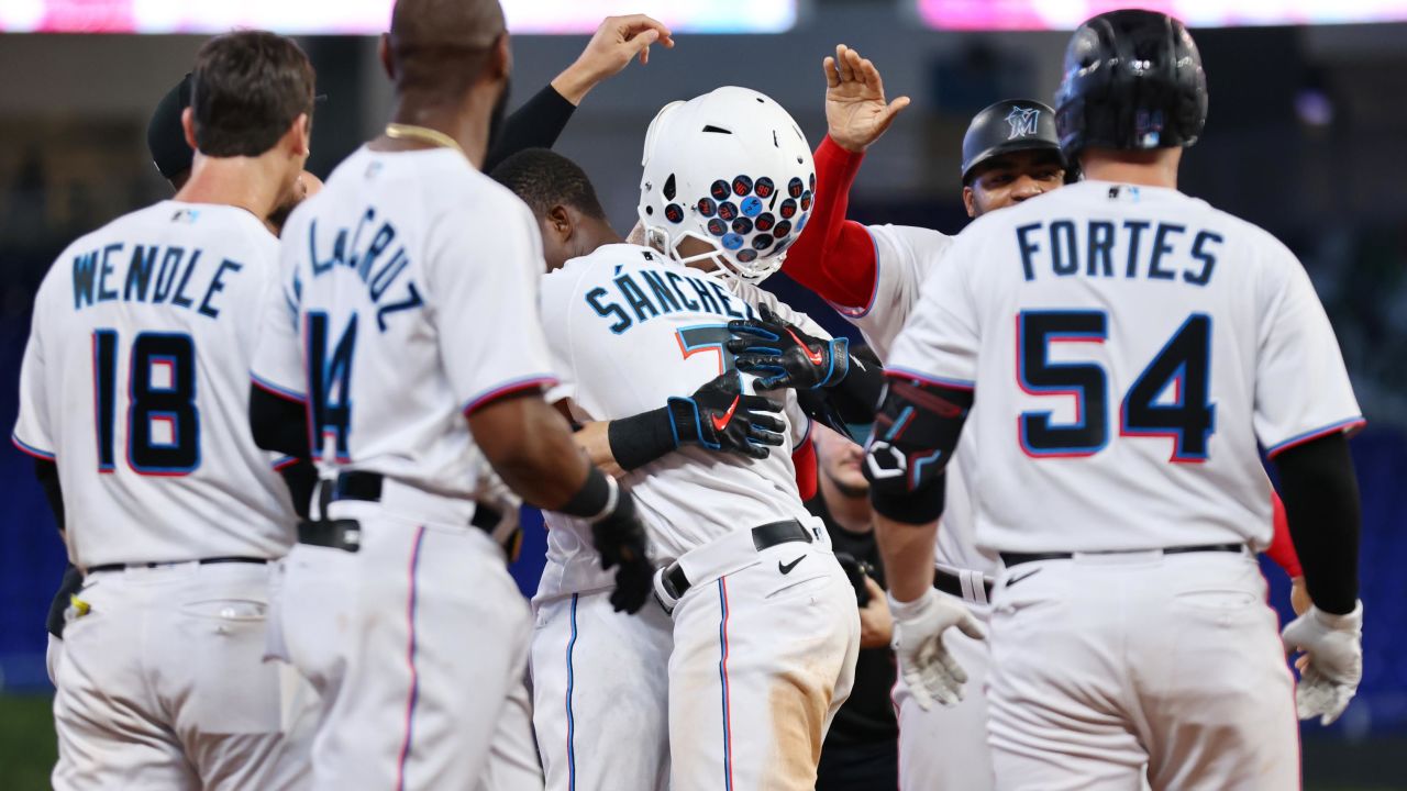 Miami celebrates its victory.