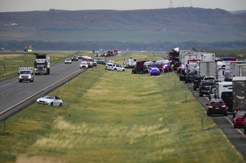 Montana crash Dust storm causes a 21vehicle pileup, killing 6 people