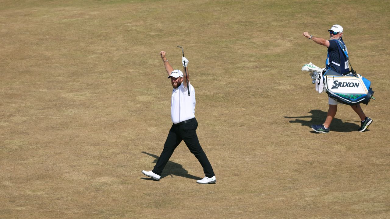 Lowry celebrates his second eagle in a row at the 10th hole.