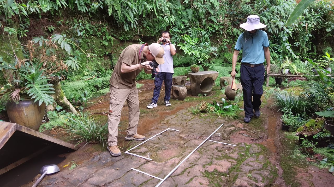 Lida Xing and his team visited the site after receiving a report of possible dinosaur footprints from a diner.