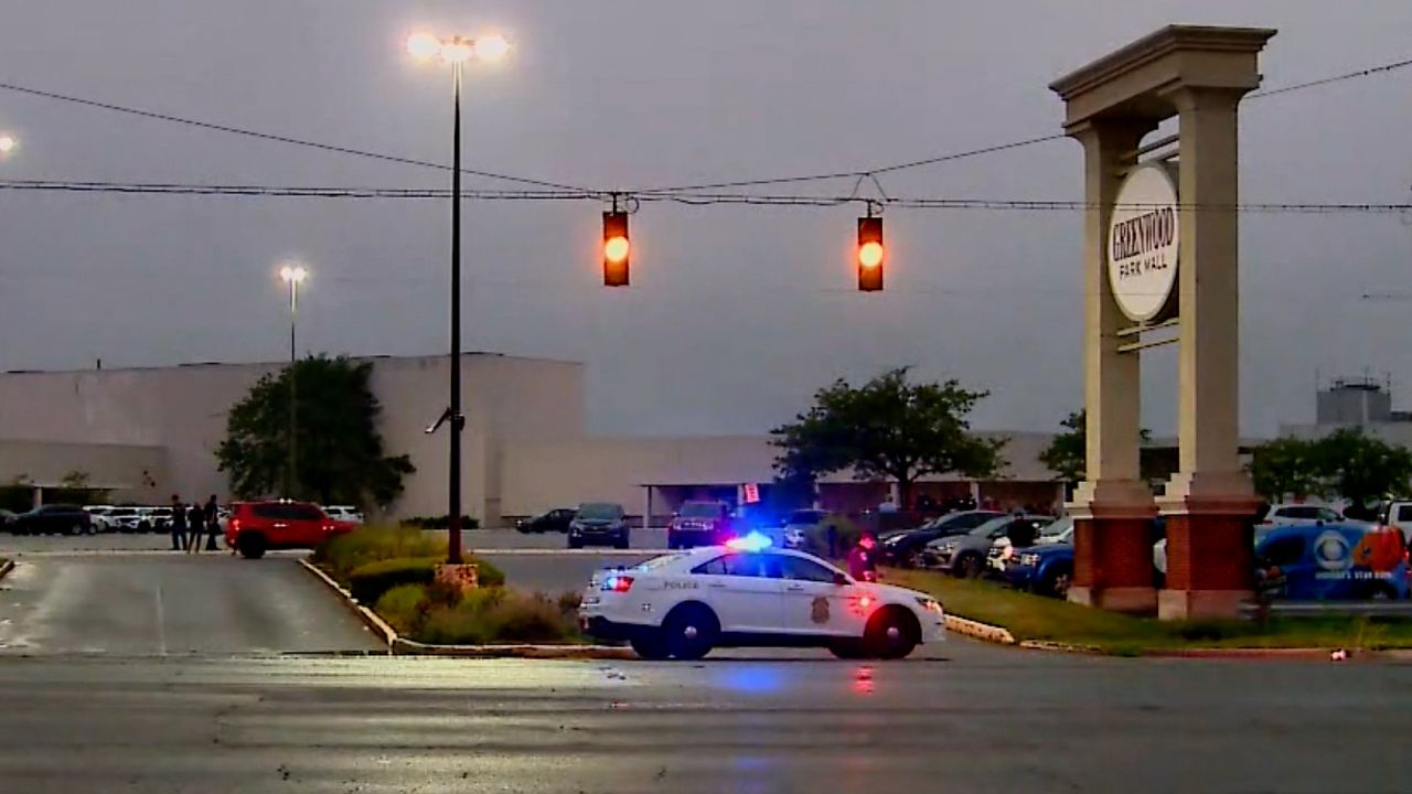 indiana shooting mall exterior 0717