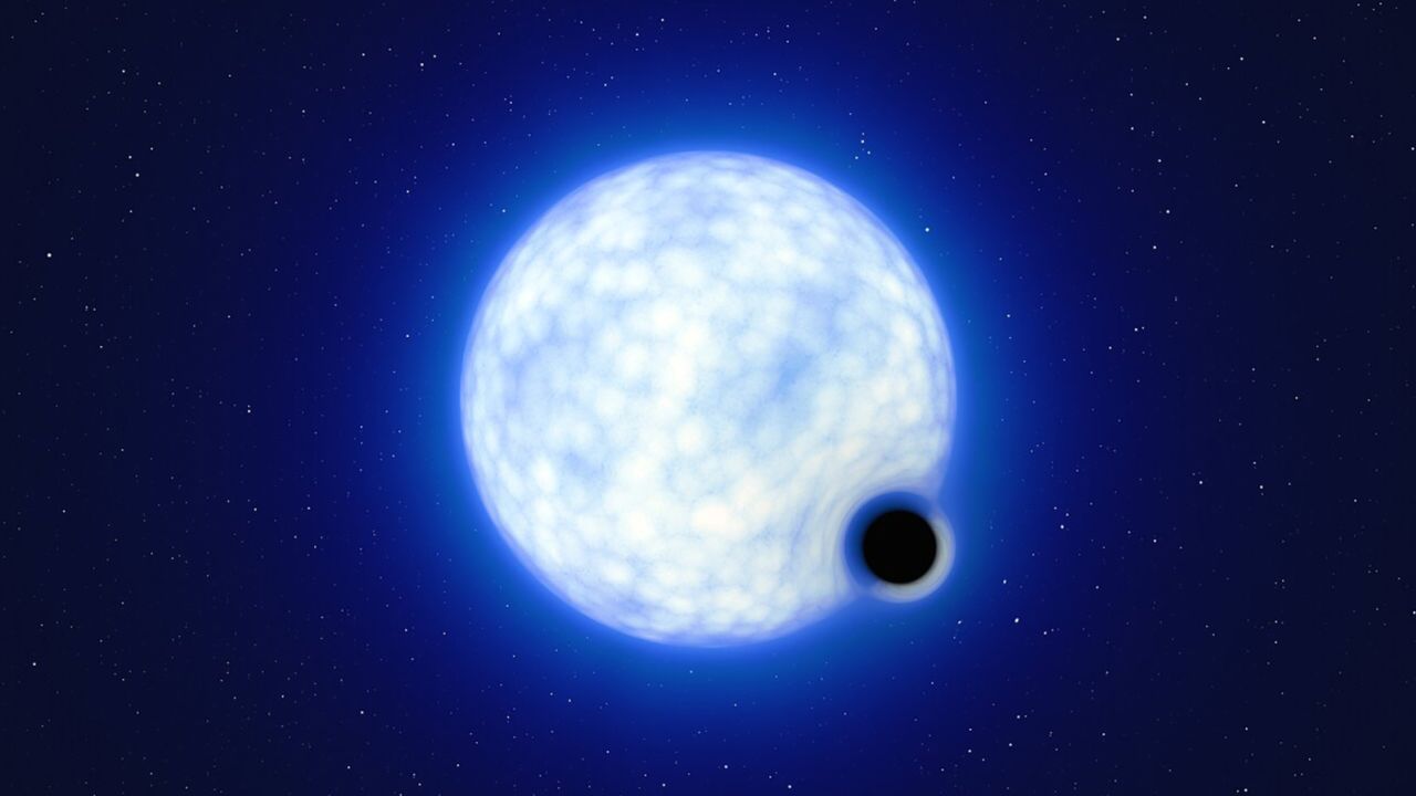This artist's impression shows what the binary system VFTS 243 might look like. The sizes of the two binary components are not to scale: In reality, the blue star is about 200,000 times larger than the black hole.  