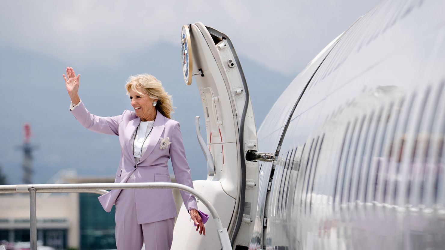 US first lady Jill Biden boards a plane to depart to the United States after her visit to Latin America, in Alajuela, Costa Rica, May 23, 2022. 