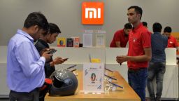 In this photograph taken on August 20, 2019, customers inspect smartphones made by Xiaomi at a Mi store in Gurgaon. (Photo by Sajjad HUSSAIN / AFP) (Photo by SAJJAD HUSSAIN/AFP via Getty Images)