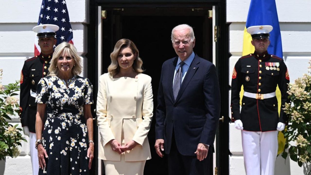 US President Joe Biden and US First Lady Jill Biden welcome Ukrainian First Lady Olena Zelenska to the White House in Washington, DC, on July, 19, 2022. (Photo by Brendan SMIALOWSKI / AFP) (Photo by BRENDAN SMIALOWSKI/AFP via Getty Images)