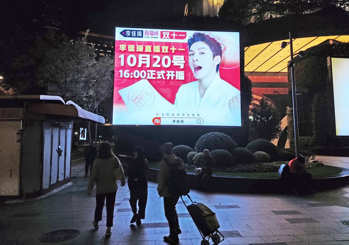 The picture shows online anchor Li Jiaqi's live advertisement for the double 11 Shopping Festival in Shanghai, China on November 2. 