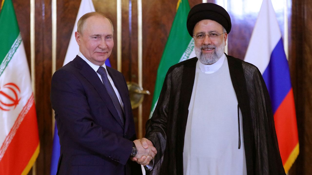 Iranian President Ebrahim Raisi meets with Russian President Vladimir Putin in Tehran, Iran, July 19, 2022. President Website/WANA (West Asia News Agency)/Handout via REUTERS    ATTENTION EDITORS - THIS IMAGE HAS BEEN SUPPLIED BY A THIRD PARTY.