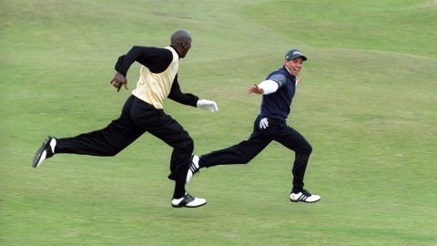 Garcia leads Jordan in a sprint down the 16th street of St.  Andrews Old Course during the Alfred Dunhill Cup Pro-Am, 1999.