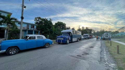 La escasez de combustible y los apagones continuos son parte del día a día en Cuba.