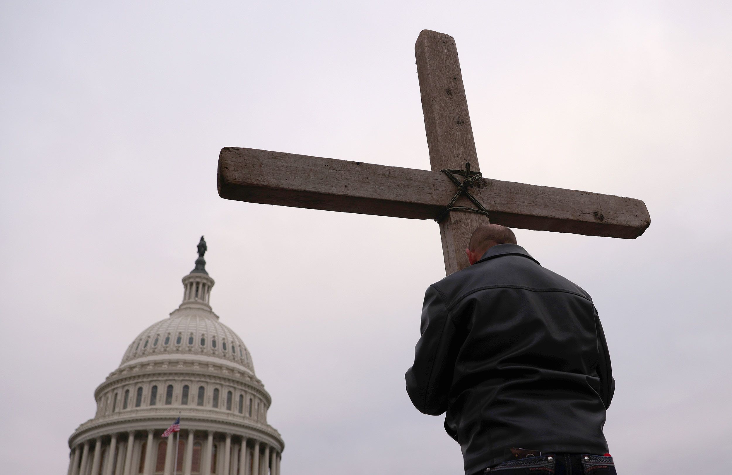 Say this powerful prayer in front of a crucifix