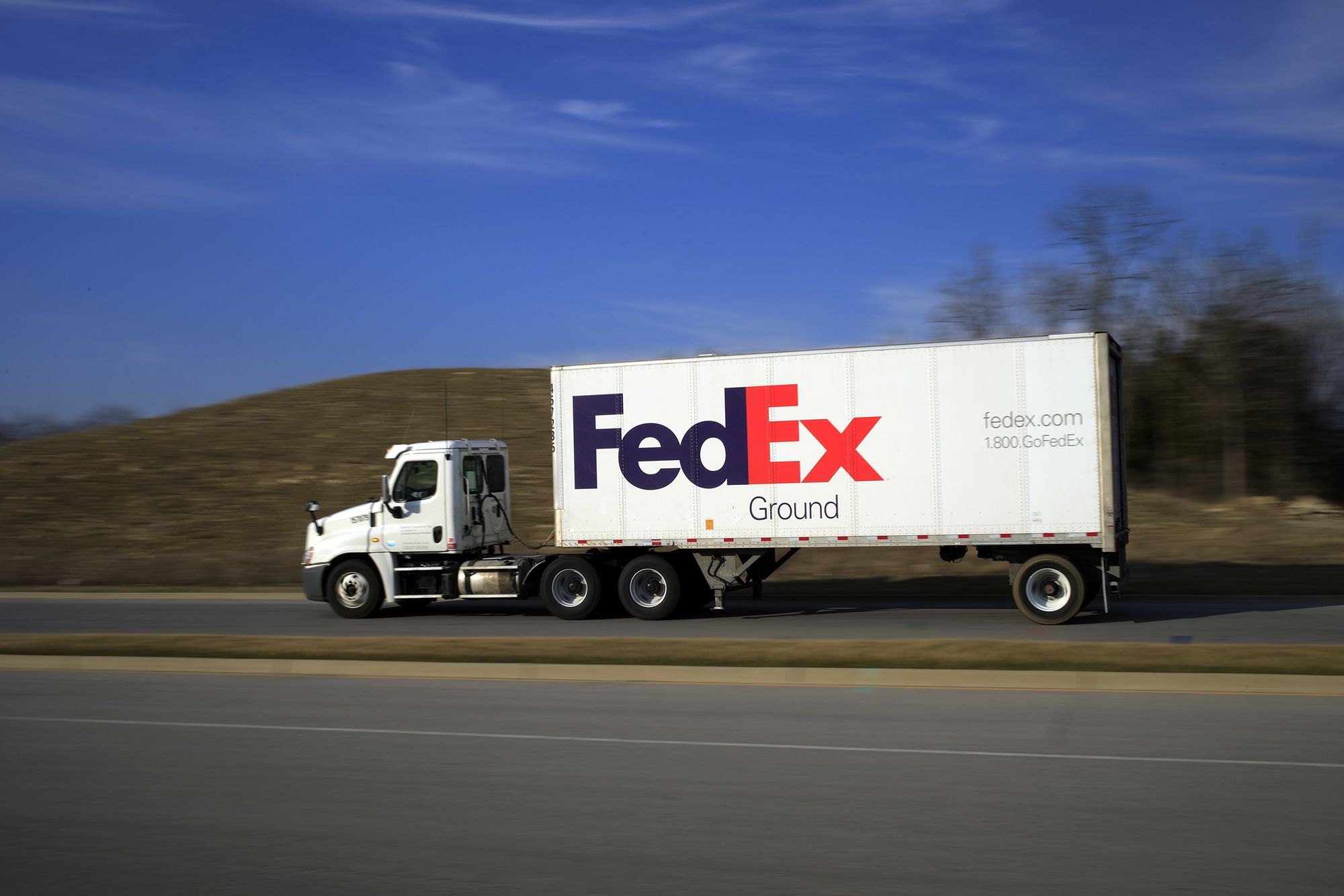 FedEx to Pare Sunday Deliveries Again as E-Commerce Wanes - Bloomberg