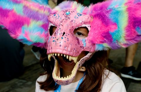 Fiona Andaya luce su máscara animal casera el 21 de julio.